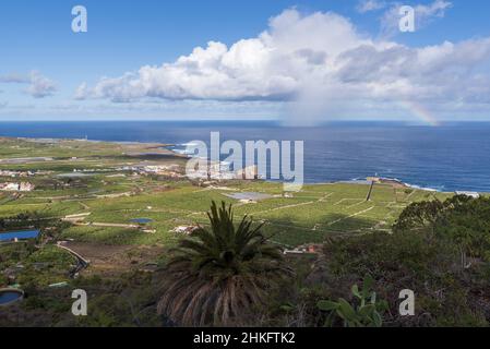 Espagne, îles Canaries, Ténérife, Los Silos, arc-en-ciel au-dessus de l'océan Atlantique Banque D'Images