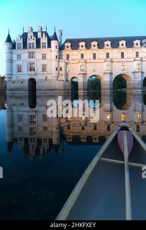 France, Indre et Loire, excursion canadienne en canoë dans la vallée du cher sous, ou près du château de Chenonceau Banque D'Images