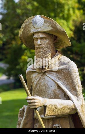 France, Pyrénées-Atlantiques, l'Hôpital-d'Orion, village sur la via Lemovicensis ou Vezelay Way, l'un des principaux chemins de Saint-Jacques-de-Compostelle, statue de pèlerin Banque D'Images