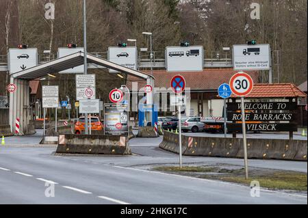 Vilseck, Allemagne.04th févr. 2022.L'entrée de la Rose Barracks Vilseck à l'aire d'entraînement militaire de Grafenwoehr.Selon le département américain de la Défense, un millier de soldats américains seront transférés du site de Vilseck à la Roumanie.Credit: Armin Weigel/dpa/Alay Live News Banque D'Images