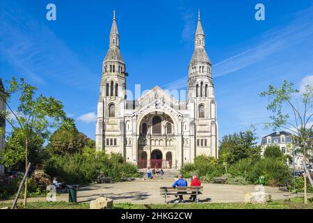 France, Dordogne, Périgueux, ville de scène sur la via Lemovicensis ou Vezelay Way, l'un des principaux moyens de Saint-Jacques-de-Compostelle, église Saint-Martin Banque D'Images