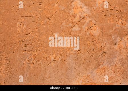 Plâtre mural orange vieilli pastel avec rayures.Image d'arrière-plan.Surface en béton pané.Papier peint image texturée. Vue du dessus. Banque D'Images