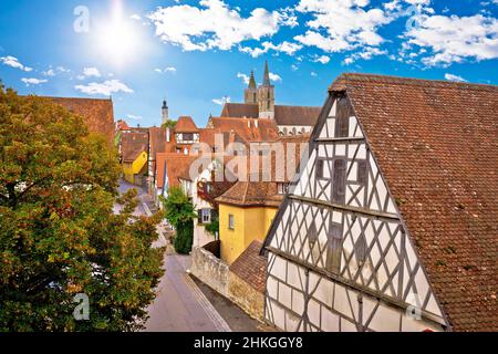 Toits et monuments de la ville historique de Rothenburg ob der Tauber, route romantique de la région de Bavière en Allemagne Banque D'Images