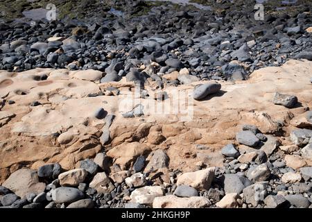 Littoral rocheux avec écoulement volcanique et pierres playa blanca Lanzarote Iles Canaries Espagne Banque D'Images