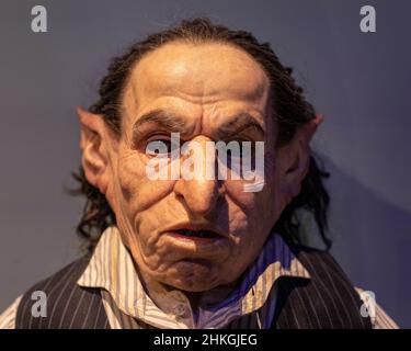 Leavesden, Royaume-Uni - janvier 9th 2022 : prothèse Griphook et costume porté par l'acteur Warwick Davis, exposé lors de la tournée Harry Potter au W Banque D'Images