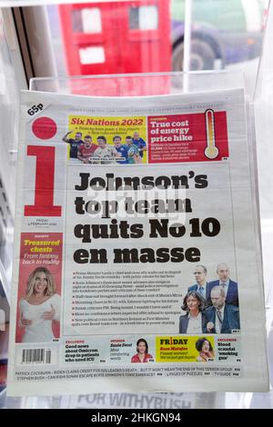 Le Premier ministre conservateur Boris 'l'équipe de Johnson quitte No 10 en masse' i titre du journal le 4 février 2022 Royaume-Uni Grande-Bretagne Banque D'Images