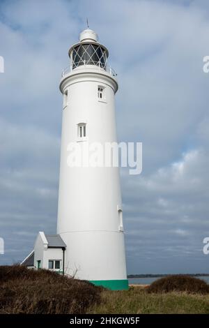 Hurst point Lighthouse est situé à Hurst point dans le comté anglais du Hampshire, et guide les navires à travers les approches occidentales du Solent Banque D'Images