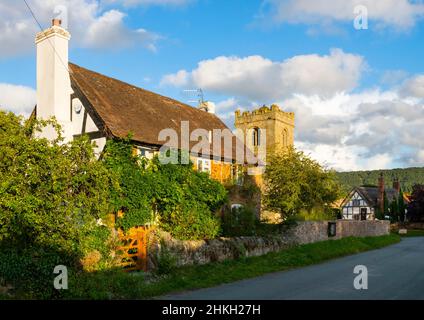 Le village de Harley avec l'église St Mary, près de Wenlock Edge, Shropshire. Banque D'Images