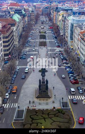 PRAGUE, TCHÉQUIE, JANVIER 26 2022, Une vue sur la place Venceslas dans le centre de Prague. Banque D'Images