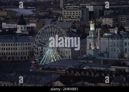 Kiev, Ukraine.04th févr. 2022.Kiev, Ukraine.4th févr. 2022.La grande roue au coucher du soleil à Kiev le 4 février 2022 en Ukraine.(Credit image: © Bryan Smith/ZUMA Press Wire) Credit: ZUMA Press, Inc./Alamy Live News Banque D'Images