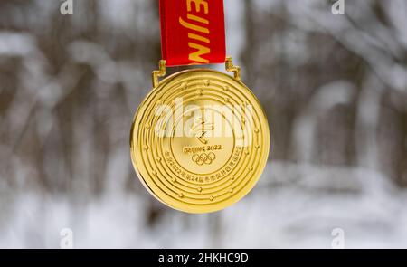 25 janvier 2022, Beijing, Chine.Médaille d'or des XXIV Jeux Olympiques d'hiver dans la neige. Banque D'Images