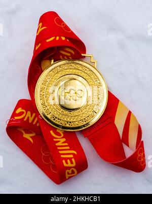 25 janvier 2022, Beijing, Chine.Médaille d'or des XXIV Jeux Olympiques d'hiver dans la neige. Banque D'Images