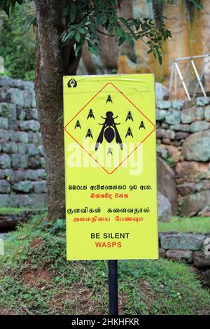 Signe de danger à la forteresse de Sigiriya au Sri Lanka Banque D'Images