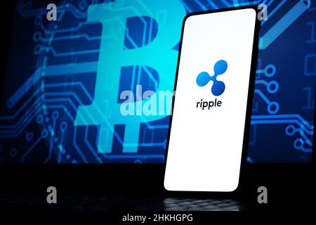 West Bangal, Inde - 4 février 2022 : logo Ripple sur l'écran du téléphone. Banque D'Images