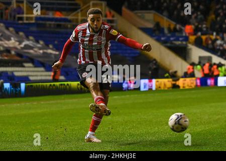 Birmingham, Royaume-Uni.04th févr. 2022.Jayden Bogle #20 de Sheffield United traverse le ballon Credit: News Images /Alay Live News Banque D'Images