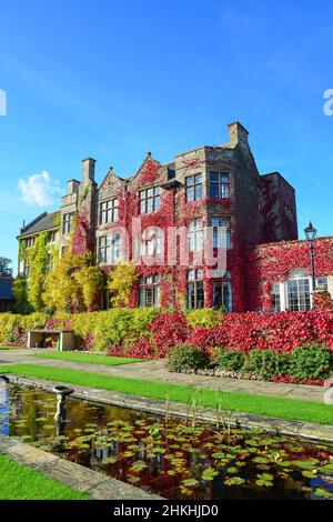 Pennyhill Park Hotel en automne, London Rd, Bagshot, Surrey, Angleterre, Royaume-Uni Banque D'Images