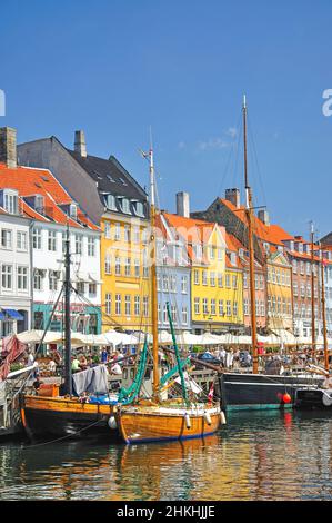 Bâtiments du XVIIe siècle en bord de mer sur le canal de Nyhavn, Copenhague (Kobenhavn), Royaume du Danemark Banque D'Images