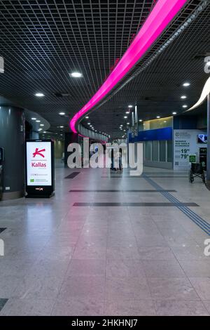 Recife, PE, Brésil - 13 octobre 2021 : couloirs du rez-de-chaussée de l'aéroport international de Recife, REC, Guarararapes. Banque D'Images