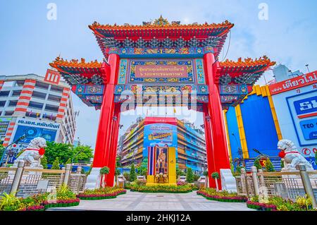 BANGKOK, THAÏLANDE - 12 MAI 2019 : Chinatown Gate au coeur de la zone du même nom, le 12 mai à Bangkok, Thaïlande Banque D'Images