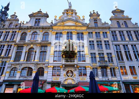 BRUXELLES, BELGIQUE -8 JANVIER 2022 - vue sur la Grand place, place centrale historique de la ville de Bruxelles, Belgique. Banque D'Images