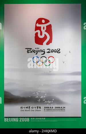 tokyo, japon - août 10 2021 : affiche représentant l'emblème chinois des Jeux olympiques d'été de Beijing 2008, qui est exposé dans l'oly Banque D'Images