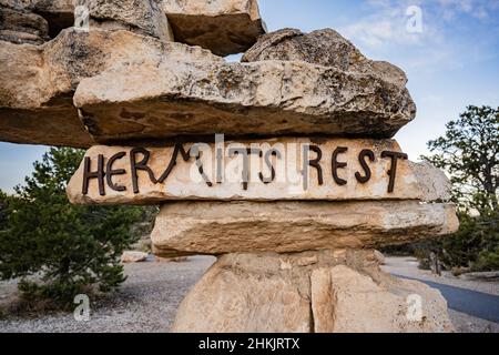 Hermites Rest Sign Close Up à l'arrêt populaire le long de la rive sud du Grand Canyon Banque D'Images