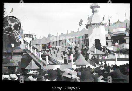 Art inspiré par Luna Park, Eugene Wemlinger, négatif en nitrate de cellulose, 1909, 20th siècle, 20thC, parc d'attractions, n/b, plage, noir et blanc, Brooklyn, Coney Island, Crowds, Luna Park, New York, NY, photographie, restaurant, moulin à vent, oeuvres classiques modernisées par Artotop avec une touche de modernité. Formes, couleur et valeur, impact visuel accrocheur sur l'art émotions par la liberté d'œuvres d'art d'une manière contemporaine. Un message intemporel qui cherche une nouvelle direction créative. Artistes qui se tournent vers le support numérique et créent le NFT Artotop Banque D'Images