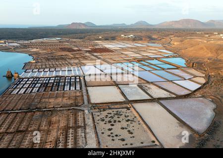 Salinas de Janubio, photo aérienne, îles Canaries, Lanzarote, Guatiza Banque D'Images