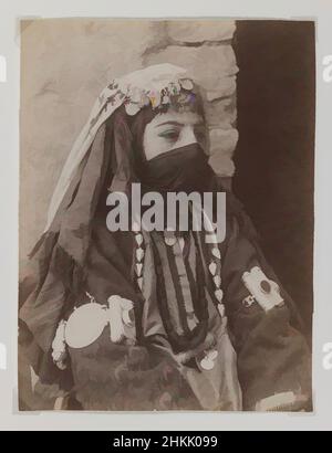 Art inspiré par Portrait de la femme membre de la famille de Shah, une des 274 photographies anciennes, photographie d'argent d'albumine, fin 19th-début 20th siècle, Qentra, période de Qentra, 8 1/8 x 6 1/8 po, 20,7 x 15,6 cm, 19th siècle, fille, demi-voile, mode historique, Iran, Mask, Moyen-Orient, niqaab, Classic œuvres modernisées par Artotop avec un peu de modernité. Formes, couleur et valeur, impact visuel accrocheur sur l'art émotions par la liberté d'œuvres d'art d'une manière contemporaine. Un message intemporel qui cherche une nouvelle direction créative. Artistes qui se tournent vers le support numérique et créent le NFT Artotop Banque D'Images