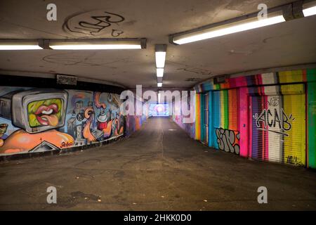 Passage souterrain avec murs de graffiti, art de rue à Kassel, rue, Allemagne, Hesse, Cassel Banque D'Images