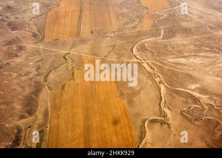 Vue aérienne des terres désertiques de la République autonome de Nakhchivan, une exclave de l'Azerbaïdjan Banque D'Images