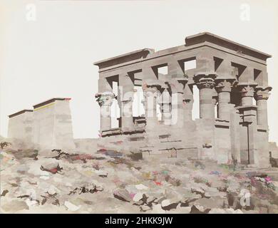 Art inspiré par philae, vue du sud-est du kiosque de Trajan et du premier pylône du Temple d'Isis, photographie en argent d'albumine, fin 19th siècle, image/feuille: 7 3/4 x 10 1/4 po, 19,7 x 26 cm, 19th siècle, Photographie argentée, architecture, Assouan, Noir et blanc, œuvres classiques modernisées par Artotop avec une touche de modernité. Formes, couleur et valeur, impact visuel accrocheur sur l'art émotions par la liberté d'œuvres d'art d'une manière contemporaine. Un message intemporel qui cherche une nouvelle direction créative. Artistes qui se tournent vers le support numérique et créent le NFT Artotop Banque D'Images