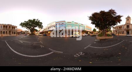 Vue panoramique à 360° de 360 magasins de détail panoramiques et ancien bureau de poste sur East Street Rockhampton Queensland Australie