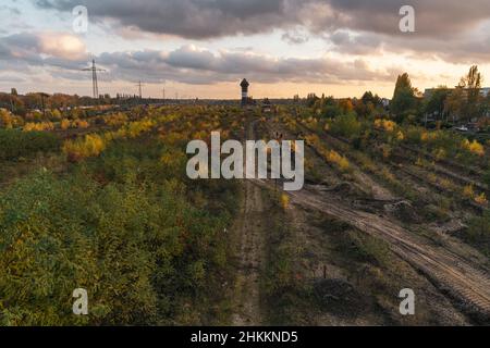 Duisburg, Rhénanie-du-Nord-Westfalia, Allemagne - 09 novembre 2019: Vue sur l'ancien dépôt de fret à Duisburg-Wedau près du Sechs-Seen-Platte (Six Lak Banque D'Images