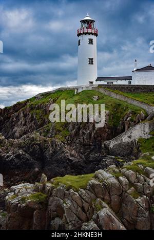 Fanad Head Lighthouse, Donegal, Irlande, ont voté l'un des plus beaux phares dans le monde. Banque D'Images