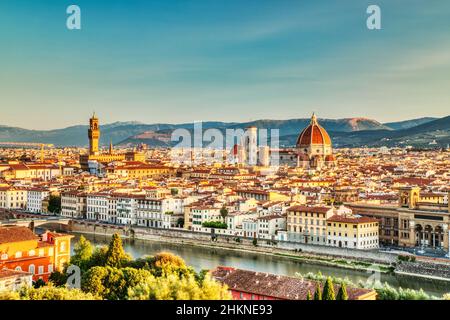 Vue aérienne de Florence au lever du soleil sur le Ponte Vecchio, Italie sur le Palazzo Vecchio et la cathédrale de Santa Maria del Fiore avec Duomo, Italie Banque D'Images