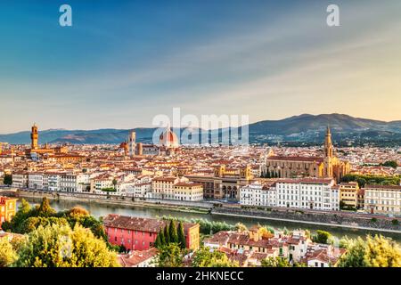 Vue aérienne de Florence au lever du soleil sur le Ponte Vecchio, Italie sur le Palazzo Vecchio et la cathédrale de Santa Maria del Fiore avec Duomo, Italie Banque D'Images