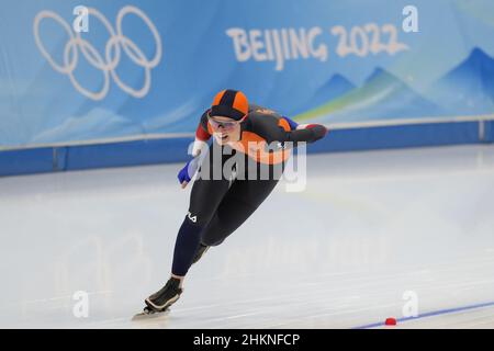 Pékin, Chine.05th févr. 2022.Irene Schouten, des pays-Bas, se livre à la médaille d'or de la course de patinage de vitesse féminin 3000m à l'ovale national de patinage de vitesse aux Jeux Olympiques d'hiver de Beijing 2022, le samedi 5 février 2022.Photo de Paul Hanna/UPI crédit: UPI/Alay Live News Banque D'Images