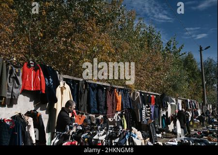 Vous trouverez presque tout sur le marché de Petrivka (Pochaina) à Kiev! Banque D'Images