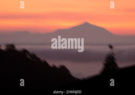 Image abstraite de Ténérife avec le pic de Teide de Gran Canaria prise à basse vitesse sans trépied.Îles Canaries.Espagne. Banque D'Images