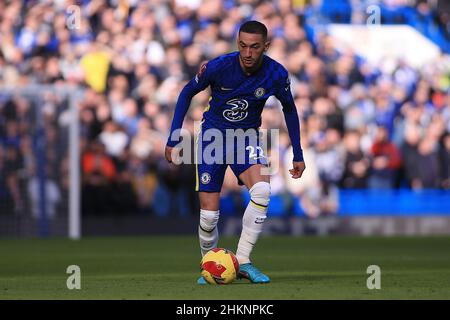 Londres, Royaume-Uni.05th févr. 2022.Hakim Ziyech de Chelsea en action pendant le match.Emirates FA Cup 4th Round Match, Chelsea contre Plymouth Argyle au Stamford Bridge à Londres le samedi 5th février 2022. Cette image ne peut être utilisée qu'à des fins éditoriales.Utilisation éditoriale uniquement, licence requise pour une utilisation commerciale.Aucune utilisation dans les Paris, les jeux ou les publications d'un seul club/ligue/joueur. photo par Steffan Bowen/Andrew Orchard sports photographie/Alay Live news crédit: Andrew Orchard sports photographie/Alay Live News Banque D'Images
