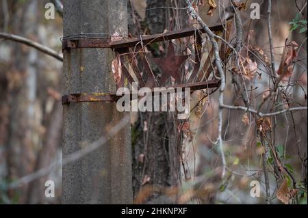 Des bâtiments et des objets abandonnés se trouvent dans divers États de décomposition à Pripyat, en Ukraine, des années après la catastrophe nucléaire de Tchernobyl. Banque D'Images