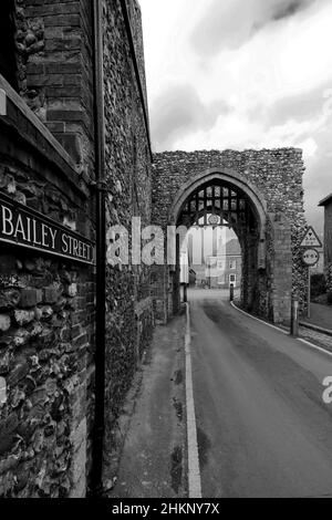 The Bailey Gate, village de Castle Acre, North Norfolk, Angleterre, Royaume-Uni Banque D'Images