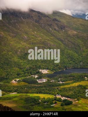 Spectaculaires montagnes du Connemara dans des conditions de lumière épiques Banque D'Images