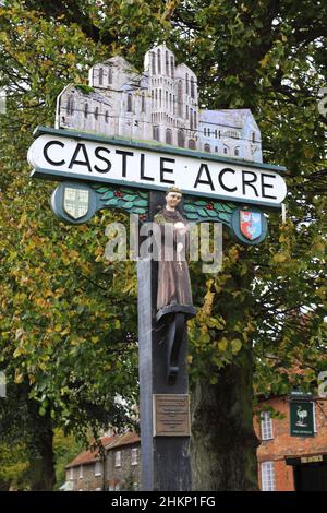 Panneau du village de Castle Acre, North Norfolk, Angleterre, Royaume-Uni Banque D'Images