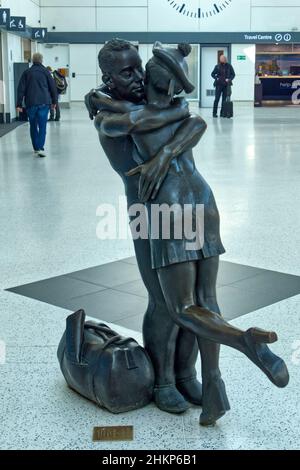 Statue de position de Winchers par John Clinch, dans le hall principal de la gare routière de Buchanan, Glasgow, Écosse, Royaume-Uni Banque D'Images