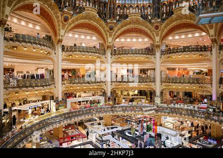 Paris, France.20th octobre 2021.Vue sur le magasin phare traditionnel de la chaîne des Galeries Lafayette sur le boulevard Haussmann.Credit: Jan Woitas/dpa-Zentralbild/ZB/dpa/Alay Live News Banque D'Images