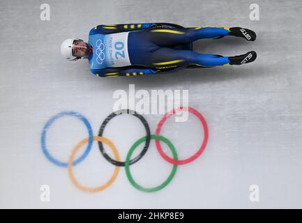 Pékin, Chine.05th févr. 2022.Luge, Jeux Olympiques, monoplace, hommes, 1st tours au Yanqing National Sliding Centre.Anton Dukach d'Ukraine sur la piste de glace.Credit: Robert Michael/dpa-Zentralbild/dpa/Alay Live News Banque D'Images