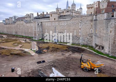 La tour de Londres est en train d'être paysagée pour Superbloom. (Images: 2JDA07P, 2JDA0A3, 2JDA05J, 2JDA10T pour les fleurs en fleurs). Banque D'Images