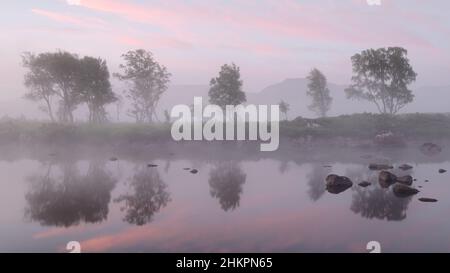 Misty Sunrise sur Loch Ba Banque D'Images
